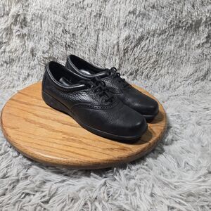 Lady Red Wings Flat Dress Shoes Womens Black Leather Wedges Size 8B Sneakers